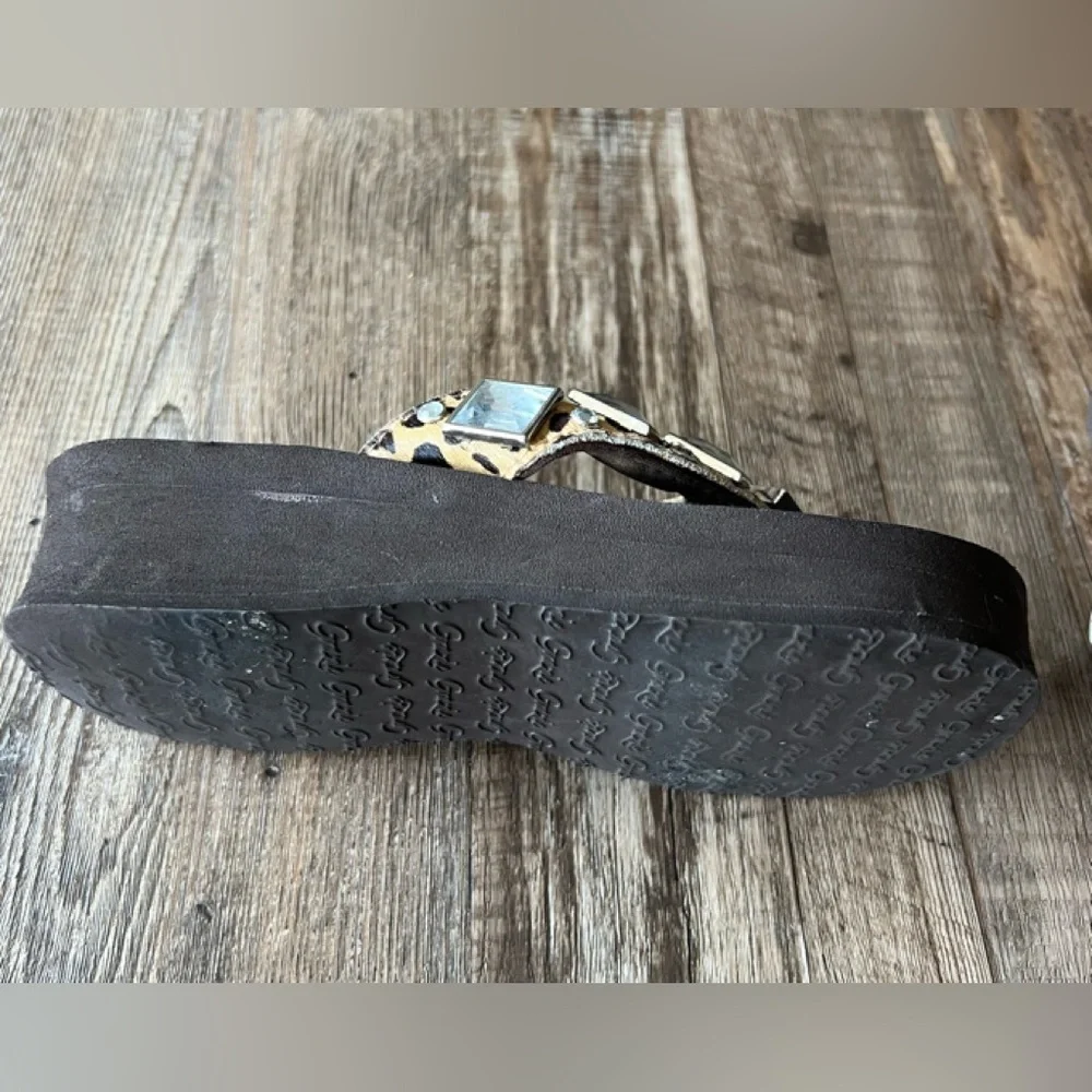 Preowned Grazie wedge heel sandals. Size 6 - Picture 4 of 7